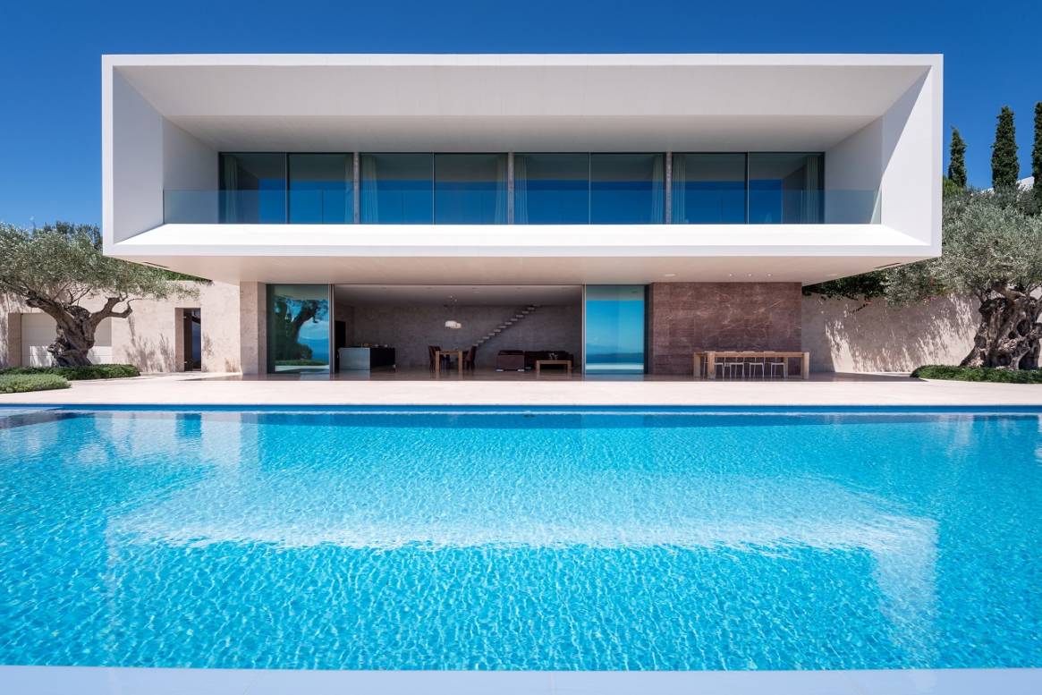 Athens successfully claims its stake in the international luxury residential market